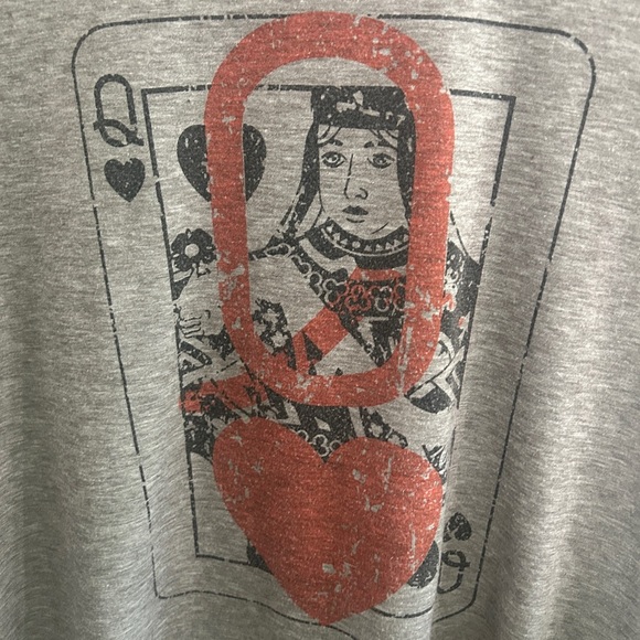 Gray Graphic T-Shirt with Red Queen of Hearts playing card Design size Large - Picture 2 of 6
